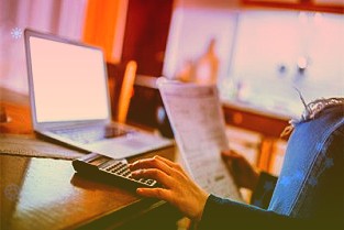 转型战略已落实经营边际改善公司维持持股披露2021年年报和2022年一季报